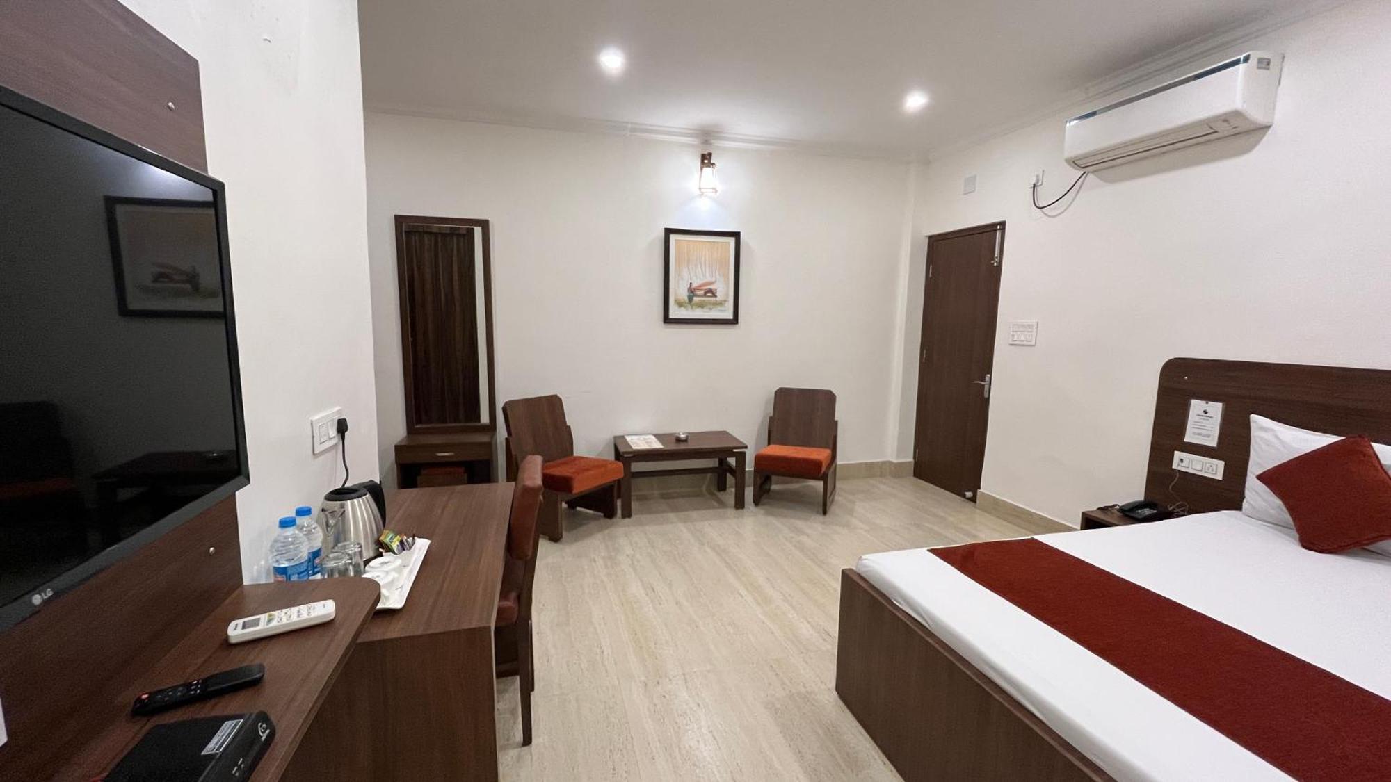 Hotel Saluja Siliguri Dış mekan fotoğraf