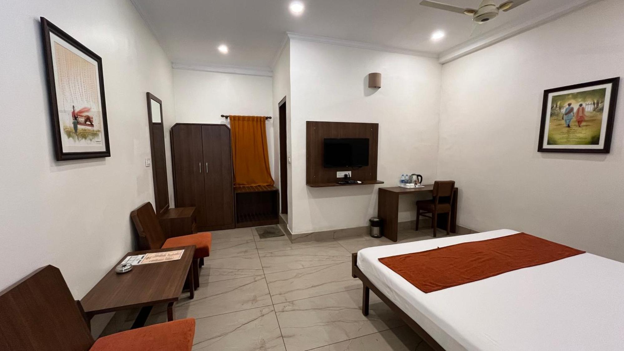 Hotel Saluja Siliguri Dış mekan fotoğraf